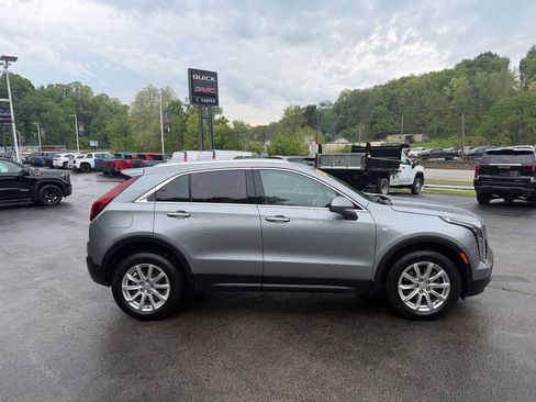 Used 2023 Cadillac XT4 Luxury w/ Cold Weather Package AWD/4WD image 9