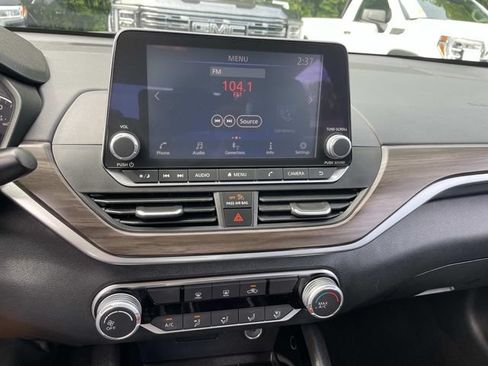 Used 2024 Nissan Altima 2.5 SV FWD image 25
