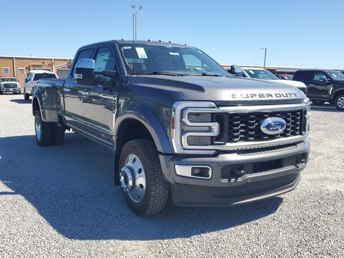 New 2026 Ford F450 Platinum w/ Platinum Plus Package image 2
