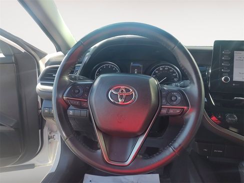 Used 2024 Toyota Camry SE image 12