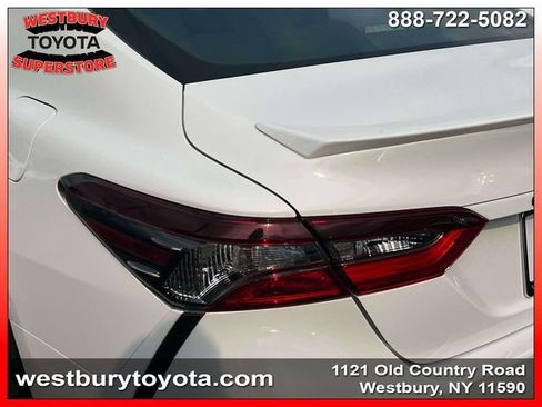 Used 2022 Toyota Camry SE w/ Cold Weather Package FWD image 11