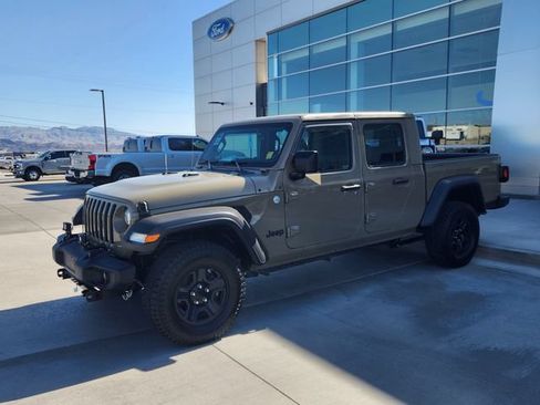 Used 2020 Jeep Gladiator Sport w/ Trailer Tow Package AWD/4WD image 1