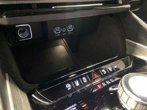 Used 2024 Jeep Wagoneer L Series II w/ Flexible Seating Group image 15