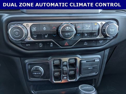 Certified 2022 Jeep Gladiator Willys image 15