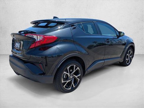 Used 2021 Toyota C-HR XLE FWD image 5
