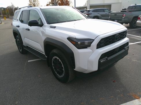 Used 2025 Toyota 4Runner TRD Off-Road Premium image 2