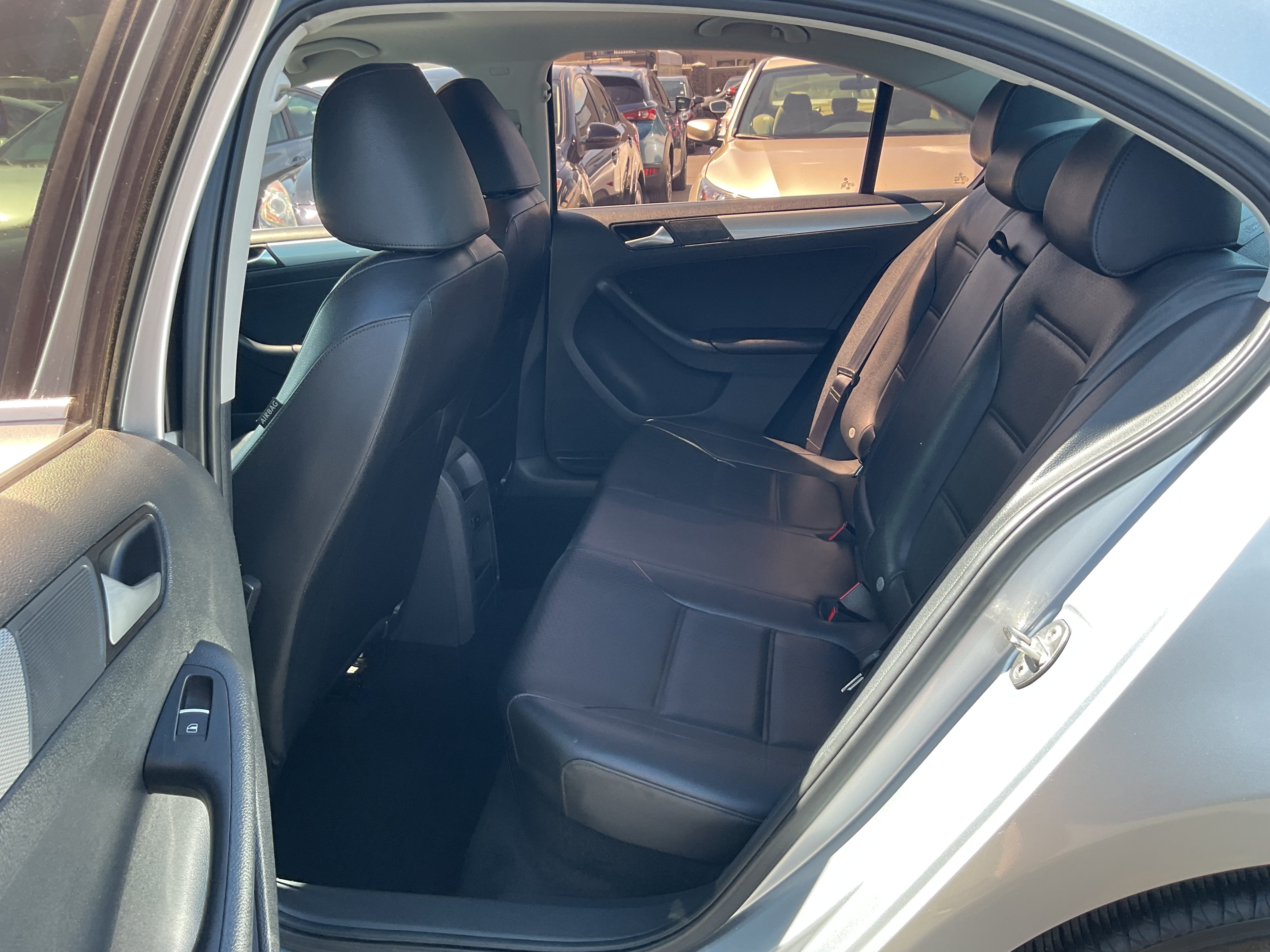 Used 2015 Volkswagen Jetta SE FWD image 13
