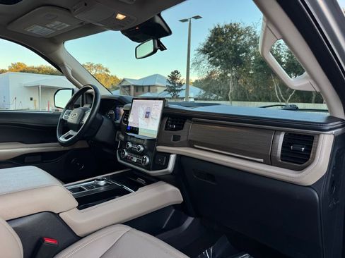 Used 2024 Ford Expedition Max Limited image 30