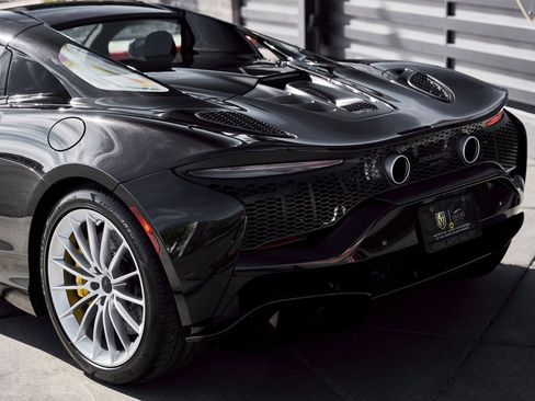 Used 2025 McLaren Artura Spider image 11