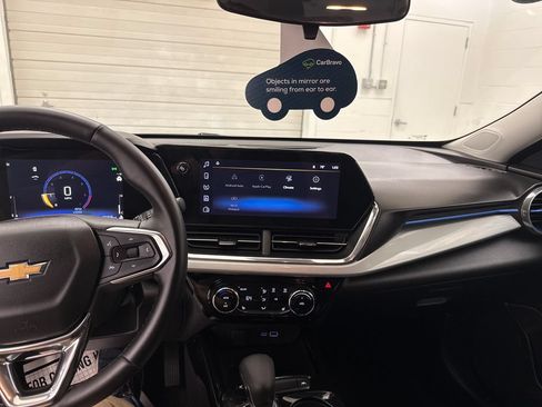 Certified 2025 Chevrolet Trax LT w/ Driver Confidence Package FWD image 14