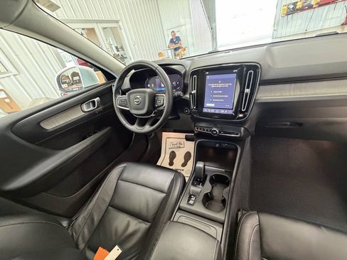 Used 2023 Volvo XC40 B5 Core AWD/4WD image 31