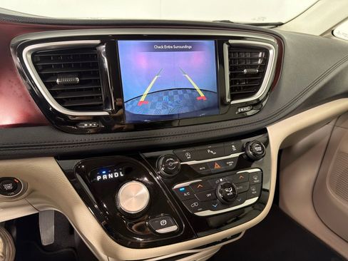 Used 2020 Chrysler Pacifica Limited FWD image 20