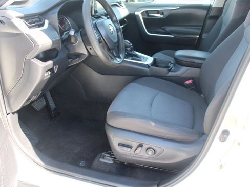 Used 2020 Toyota RAV4 XLE w/ Carpet Mat Package FWD image 11