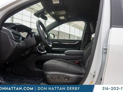 Used 2025 GMC Acadia Elevation image 3