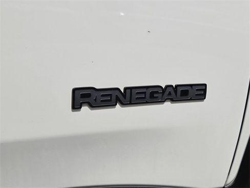 Used 2023 Jeep Renegade Latitude image 6
