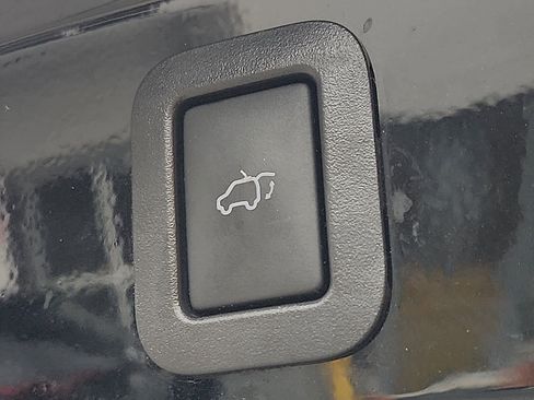 Used 2017 Toyota Highlander XLE image 29