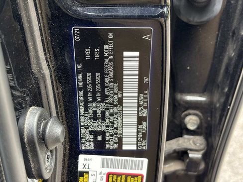 Used 2021 Toyota Highlander Limited AWD/4WD image 28