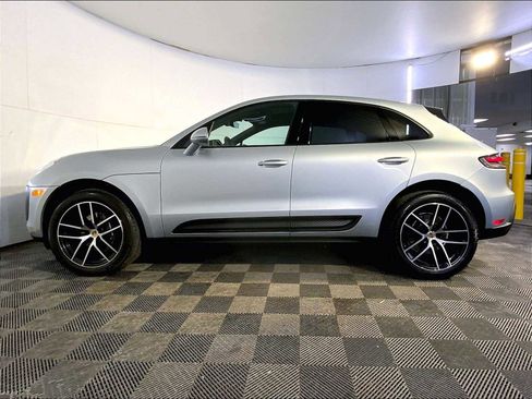 Used 2023 Porsche Macan image 2