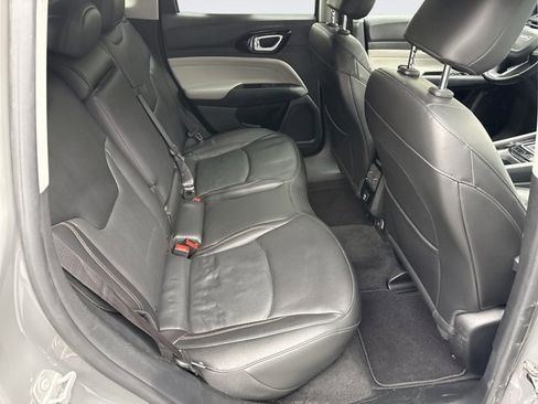 Used 2022 Jeep Compass Limited image 17