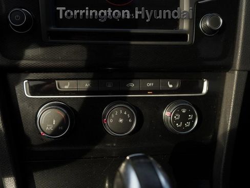 Used 2017 Volkswagen Golf 4-Door image 20