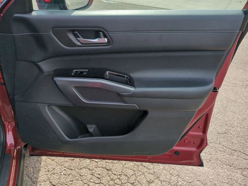 Used 2024 Nissan Pathfinder SL image 26