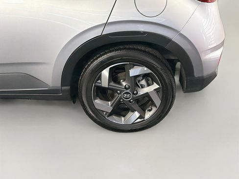 Used 2025 Hyundai Venue SEL FWD image 11