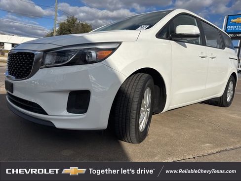Used 2018 Kia Sedona L image 3