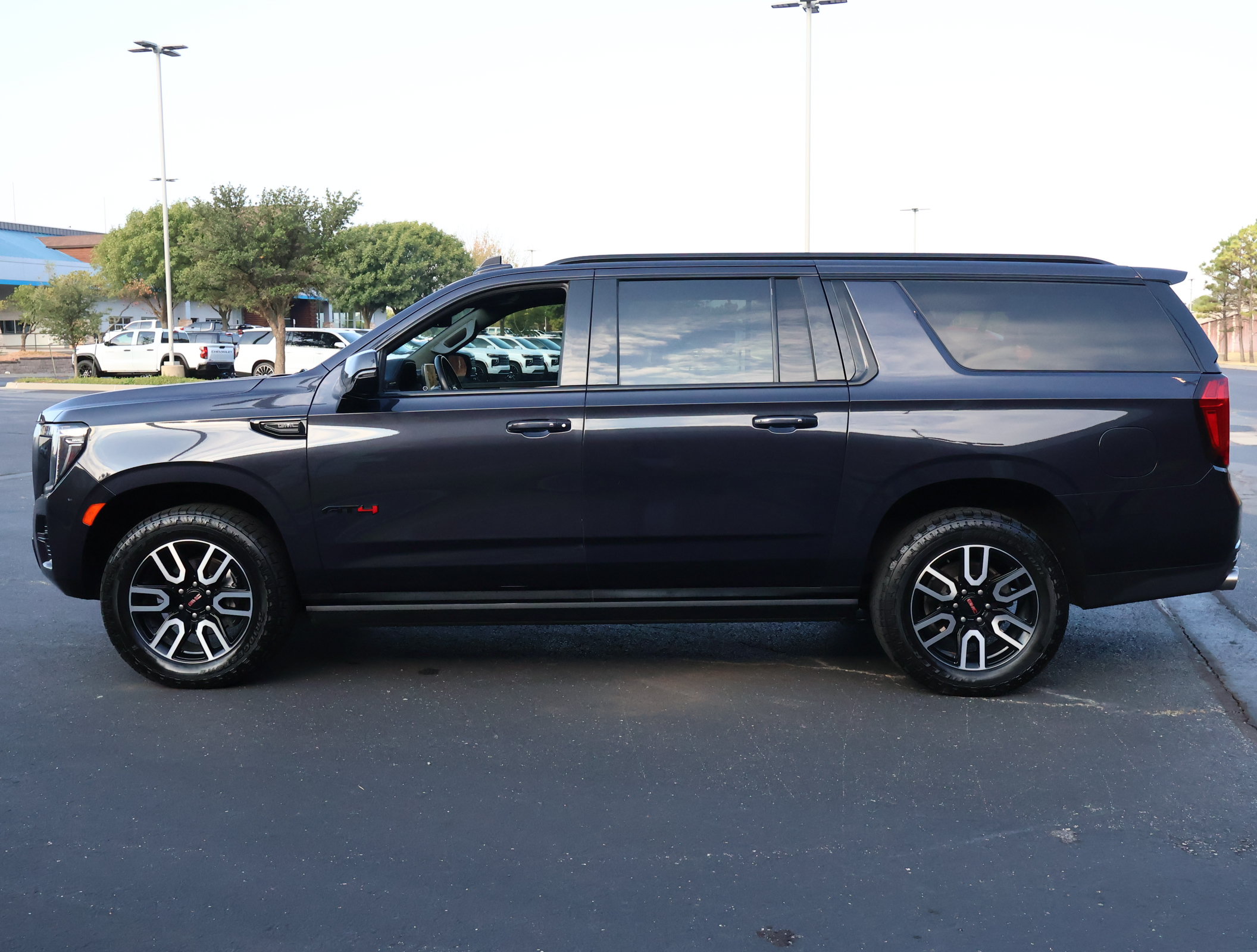 Used 2023 GMC Yukon XL AT4 w/ LPO, Floor Liner Package AWD/4WD image 39