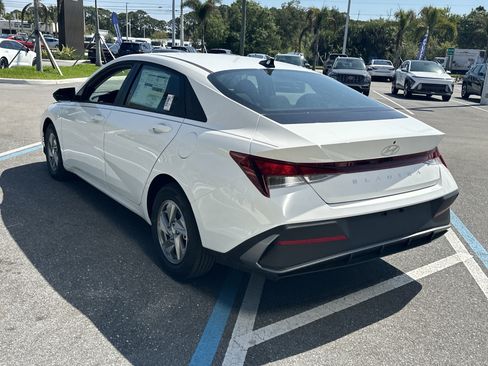 New 2026 Hyundai Elantra SE FWD image 9
