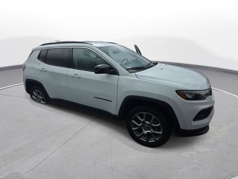 Used 2022 Jeep Compass Latitude AWD/4WD image 12