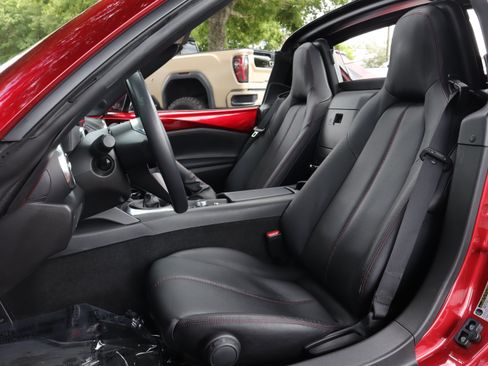 Used 2019 MAZDA MX-5 Miata RF Grand Touring w/ GT-S Package RWD image 8