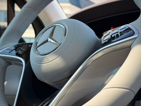 Used 2023 Mercedes-Benz EQS 580 4MATIC SUV image 28