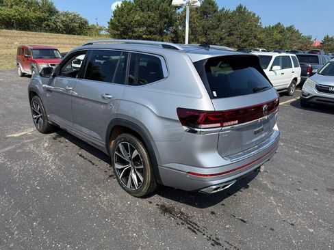 Used 2024 Volkswagen Atlas SEL Premium R-Line AWD/4WD image 2