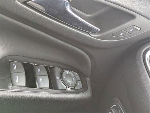 Used 2023 Chevrolet Equinox Premier image 29