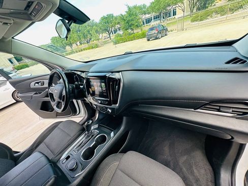 Used 2019 Chevrolet Traverse LT FWD image 27