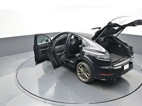 Used 2022 Porsche Cayenne E-Hybrid Coupe image 29