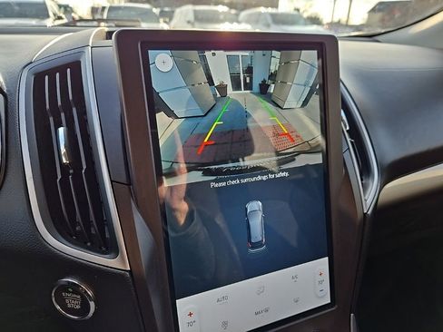 Used 2021 Ford Edge SE image 25