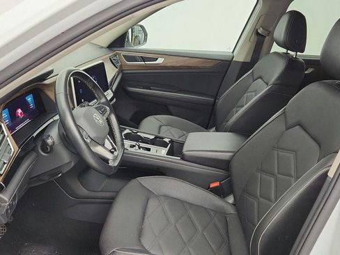 Used 2025 Volkswagen Atlas SE AWD/4WD image 17