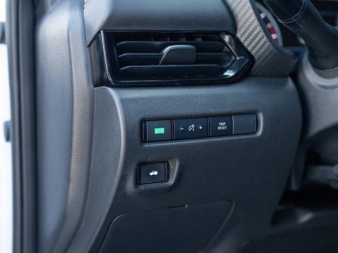 Used 2022 Nissan Sentra SV FWD image 32