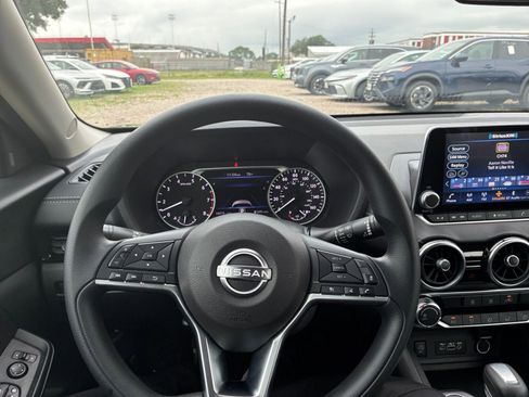 Used 2025 Nissan Sentra SV FWD image 27