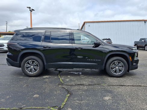 Used 2025 Chevrolet Traverse LT FWD image 26