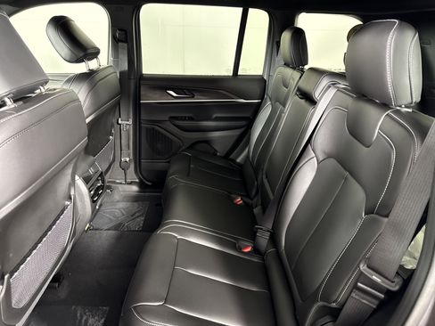 New 2025 Jeep Grand Cherokee Limited image 14