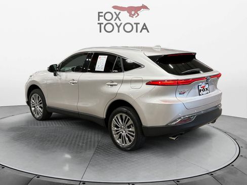 Used 2022 Toyota Venza XLE image 4