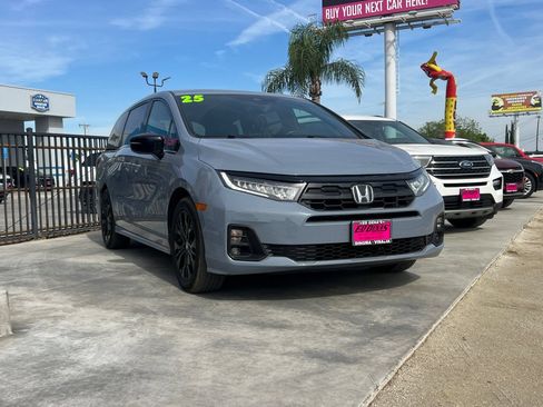 Used 2025 Honda Odyssey Sport-L image 2