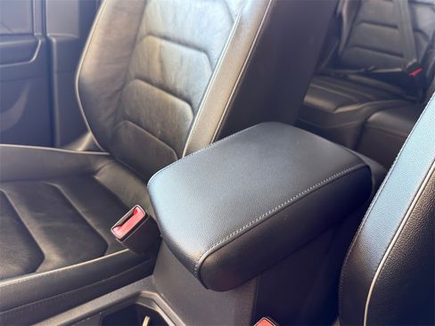 Used 2019 Volkswagen Tiguan SEL Premium image 22