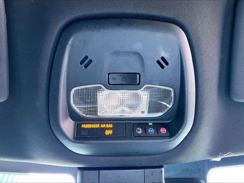 Used 2024 Chevrolet Trax RS FWD image 34