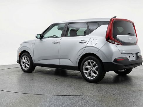 Used 2025 Kia Soul LX w/ LX Technology Package image 6