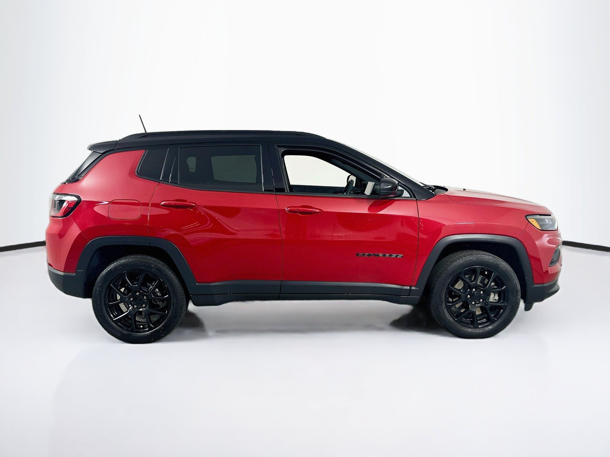 Used 2023 Jeep Compass Latitude AWD/4WD image 4