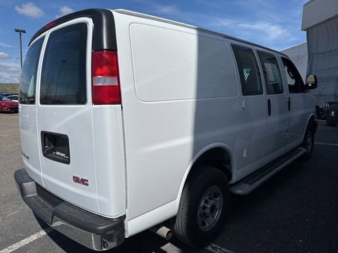 Used 2024 GMC Savana 2500 w/ Driver Convenience Package RWD image 5