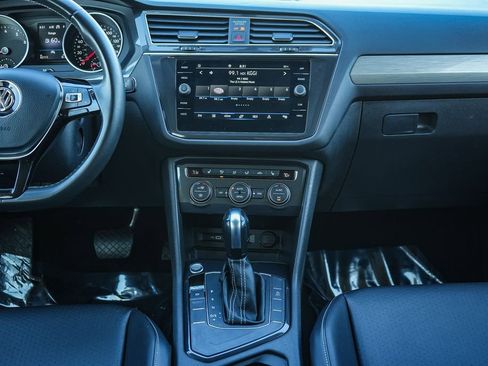 Used 2021 Volkswagen Tiguan SE image 14